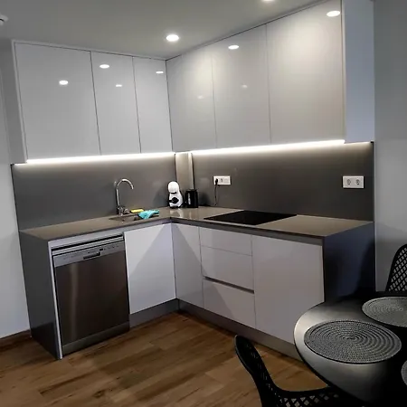 Claudia Luxury Near The With A Pool, Gym, And Secure Gated Parking