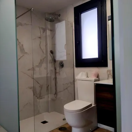 Claudia Luxury Near The With A Pool, Gym, And Secure Gated Parking Apartment *