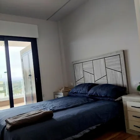 Claudia Luxury Near The With A Pool, Gym, And Secure Gated Parking *