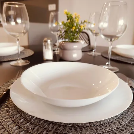 Claudia Luxury Near The With A Pool, Gym, And Secure Gated Parking * Arenales del Sol