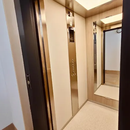 Claudia Luxury Near The With A Pool, Gym, And Secure Gated Parking Apartment *