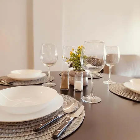 Claudia Luxury Near The With A Pool, Gym, And Secure Gated Parking * Arenales del Sol