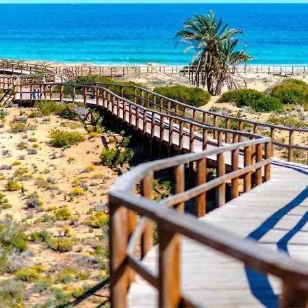 Claudia Luxury Near The With A Pool, Gym, And Secure Gated Parking Arenales del Sol
