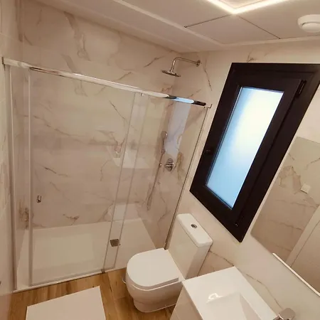 Claudia Luxury Near The With A Pool, Gym, And Secure Gated Parking *
